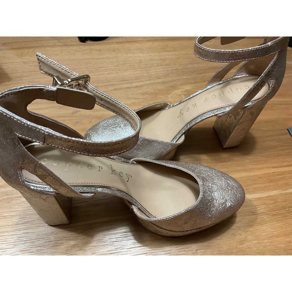 Copper Key Womens 9.5M Champagne Gold Lace Metallic Platform Block Heels